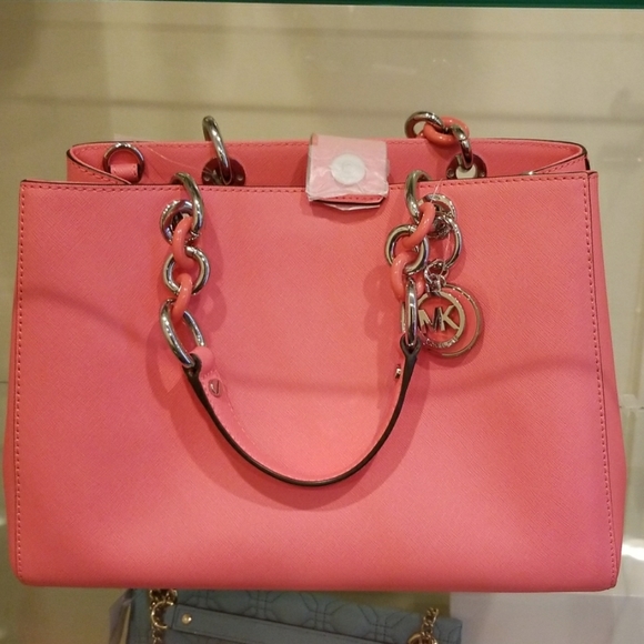 🎊Host\'s Pick 💕🍀✨Michael Kors MD Satchel Leather. Brand new. NWT. Coral Pink.